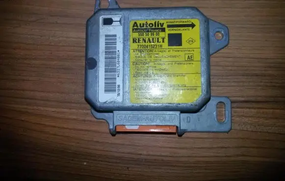 Renault Megane I Airbag control unit/module 7700415231h 550509900