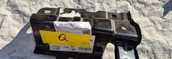 Mercedes-Benz Citan II W420 Fender mounting bracket A4208802300