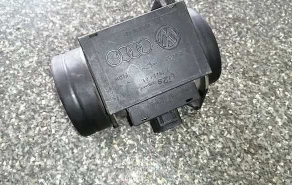 Volkswagen PASSAT B4 Mass air flow meter 074906461