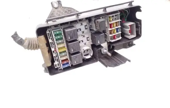 Volvo XC90 Fuse module 30728134 30728132 9441161