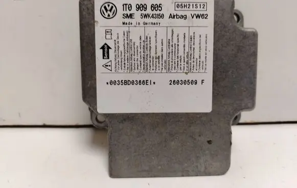 Volkswagen Touran I Airbag control unit/module 1T0909605 05H21S12 5WK43150