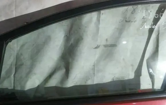 Mazda 5 Front door window glass four-door