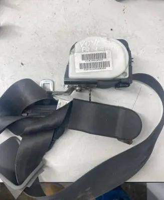 Chrysler Grand Voyager IV Front seatbelt P1BJ921D5AA TUHT2109500795