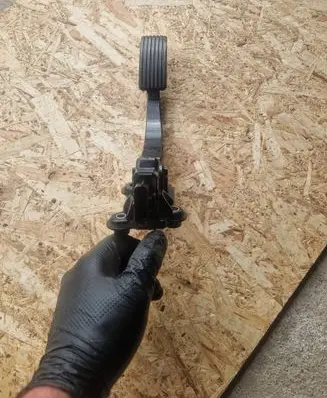 Mitsubishi Outlander Accelerator throttle pedal MN101544 07106B3A