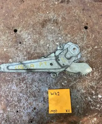 Toyota Corolla E110 Rear door manual window regulator 