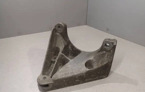 Audi A6 S6 C4 4A Engine mounting bracket 4A0199353A