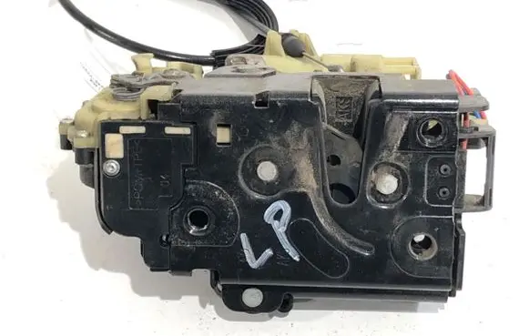 Skoda Octavia Mk1 (1U) Front door lock 3B1837015AP