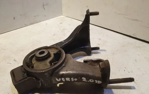 Toyota Corolla Verso E121 Engine mount bracket