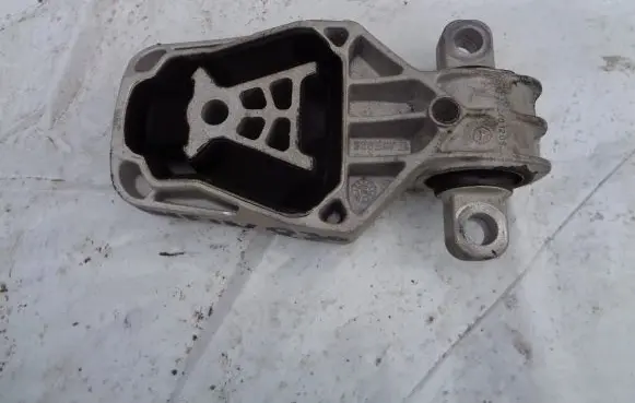 Infiniti Q30 Engine mount bracket A2462400120
