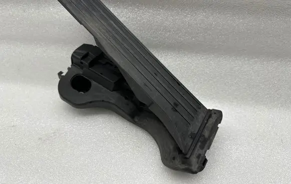 Volkswagen PASSAT B7 Accelerator throttle pedal 1K1723503AP 6PV01103906