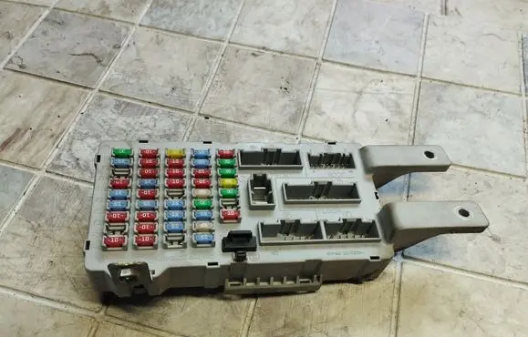Hyundai Santa Fe Fuse module 919502B400