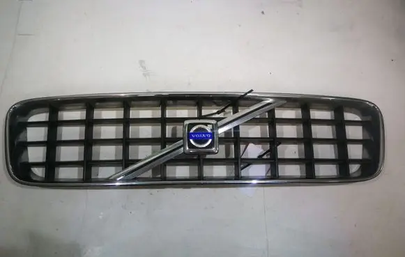 Volvo XC90 Front bumper upper radiator grill 8620641
