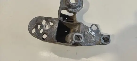 Volkswagen PASSAT B5.5 Engine mounting bracket 8E0199351