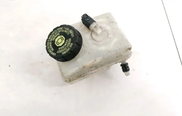 Brake fluid reservoir