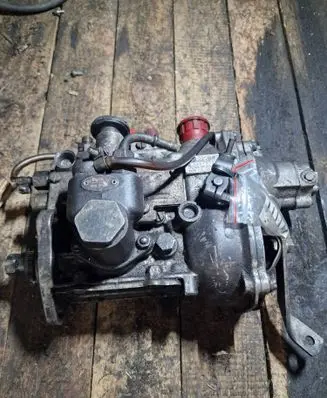 Mercedes-Benz W123 Fuel injection high pressure pump 0400114043