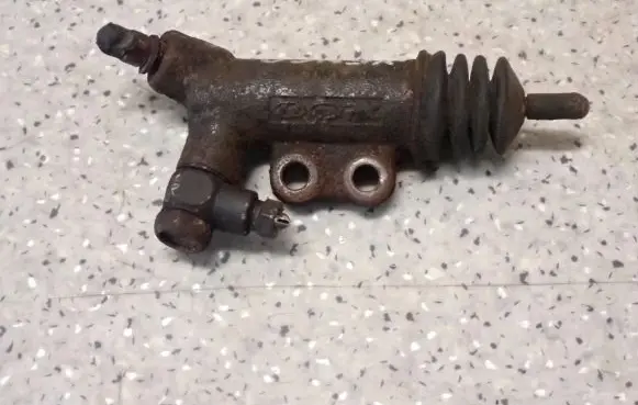 Clutch slave cylinder