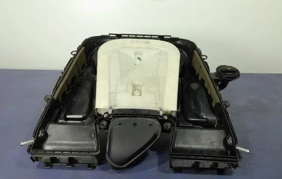 Audi Q7 4M Air filter box 4M0133835G