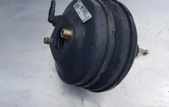 Audi A6 S6 C5 4B Brake booster 4B3612105A