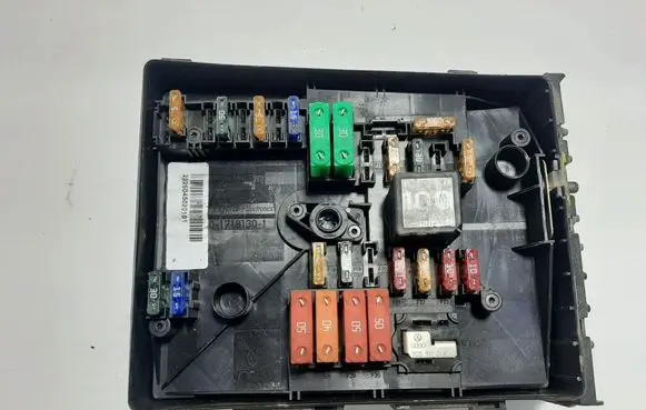 Volkswagen Golf V Fuse module 1K0937125A