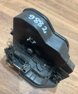BMW 1 E81 E87 Front door lock 7229461
