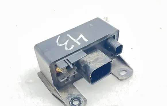 Mercedes-Benz C W203 Glow plug pre-heat relay 0005453516