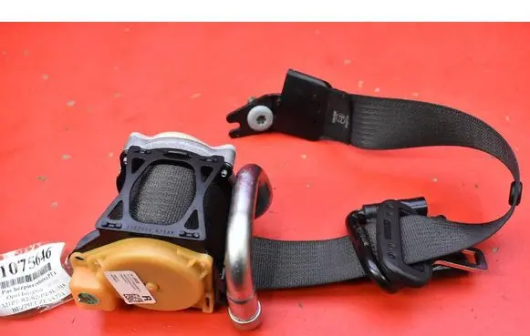 Opel Insignia A Front seatbelt 39106932
