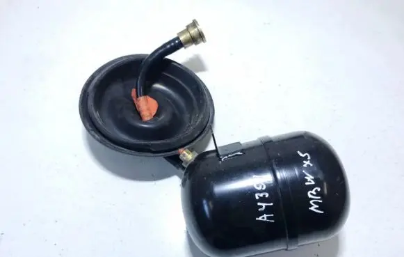 Vacuum air tank