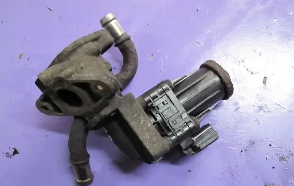 Ford Transit EGR valve 9D475