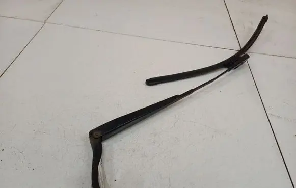Mazda 3 I Front wiper blade arm 