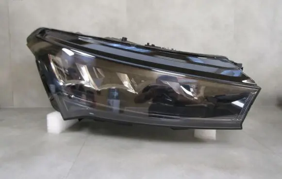 Skoda Enyaq iV Headlight/headlamp 5LB941016
