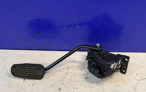 Volvo XC90 Accelerator throttle pedal 30683519