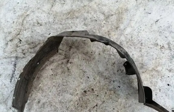 Front wheel arch liner splash guards