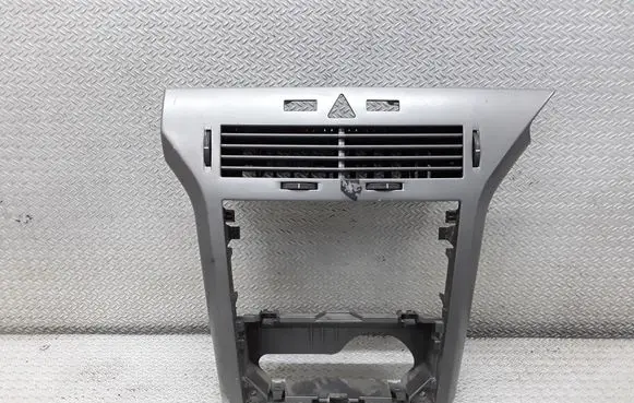 Opel Astra H Radio/GPS head unit trim 