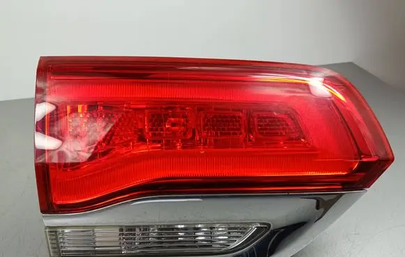 Jeep Grand Cherokee Tailgate rear/tail lights 041414A P68110047AC