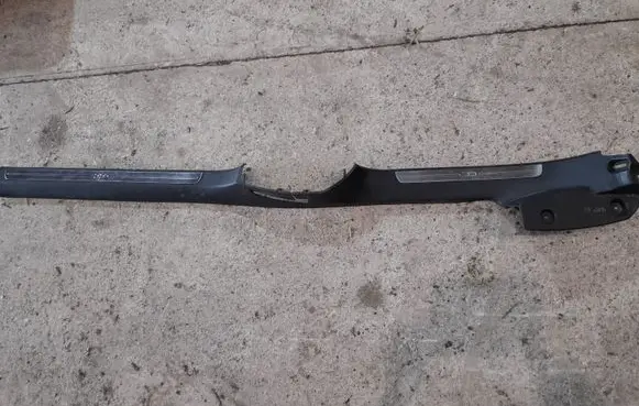 Volkswagen PASSAT CC Sill 3AA853370