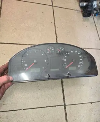 Volkswagen Transporter - Caravelle T5 Speedometer (instrument cluster) 110080204137 7H0920851S