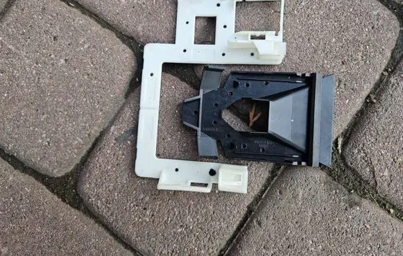 Rear view mirror (interior)