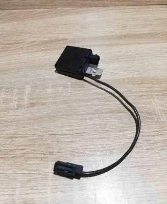 BMW X5 E53 Aerial antenna amplifier 8380945 16268419