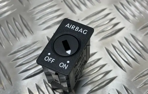 Passenger airbag on/off switch