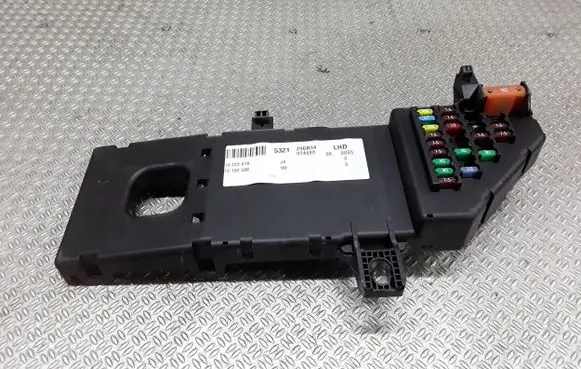 Opel Signum Fuse module 13223678