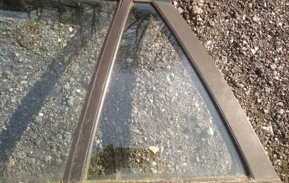 Peugeot 406 Rear vent window glass as2