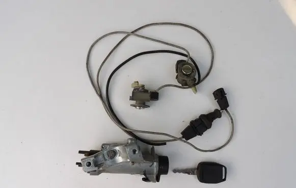 Audi A4 S4 B5 8D Ignition lock 4D0905851