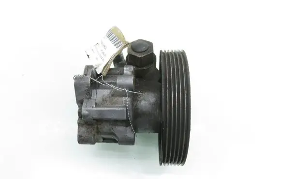 Peugeot 607 Power steering pump 