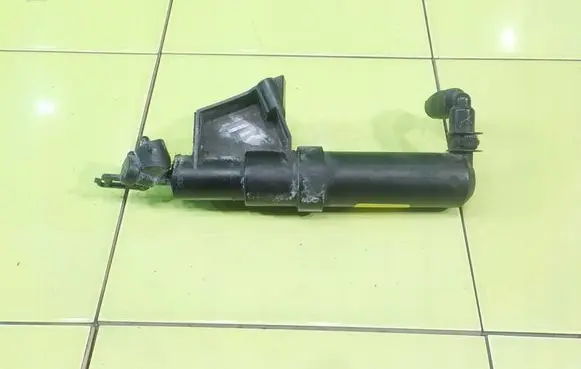 Volvo V50 Headlight washer pump PRZOD