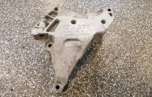 Volkswagen Touran I Engine mounting bracket 03G199207F