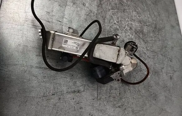 BMW 3 E90 E91 EGR valve cooler 7810751