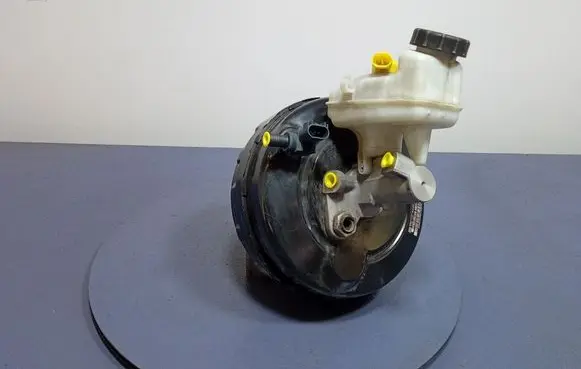 Opel Astra J Brake booster 39071131