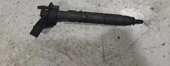Mercedes-Benz C W204 Fuel injector A642070