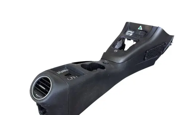 Alfa Romeo Giulietta Center console 