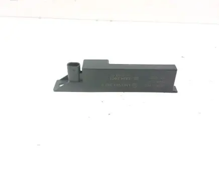 Porsche Taycan 9J1 Keyless system antenna 4M0907247B